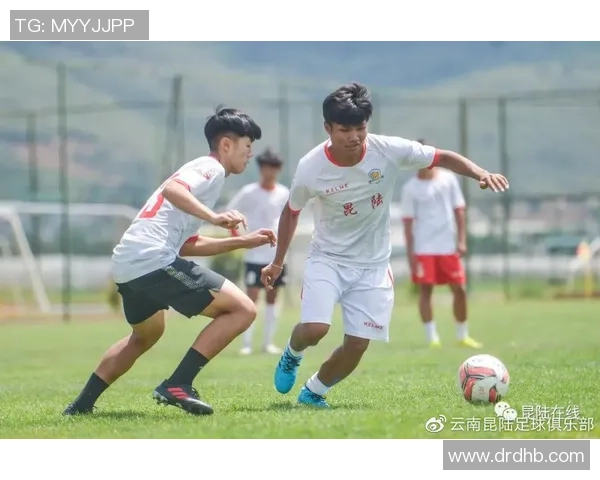 重回足球的梦想之旅从青涩少年到绿茵场上的拼搏与荣耀